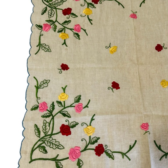Vintage Linen Floral Hand Embroidered Roses Square Table Topper Scalloped 26" - Picture 11 of 15